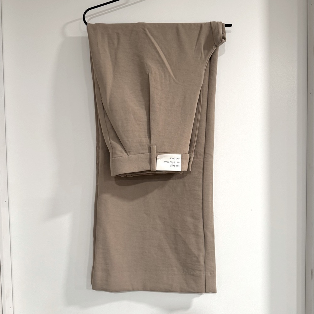 NWT: A&F Harper Tailored Premium Crepe Pant - 26S / 4S